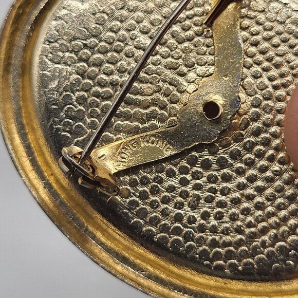 VTG Fragonard Couple Courting Brooch Pin Hong Kong Gold Tone - Picture 6 of 9